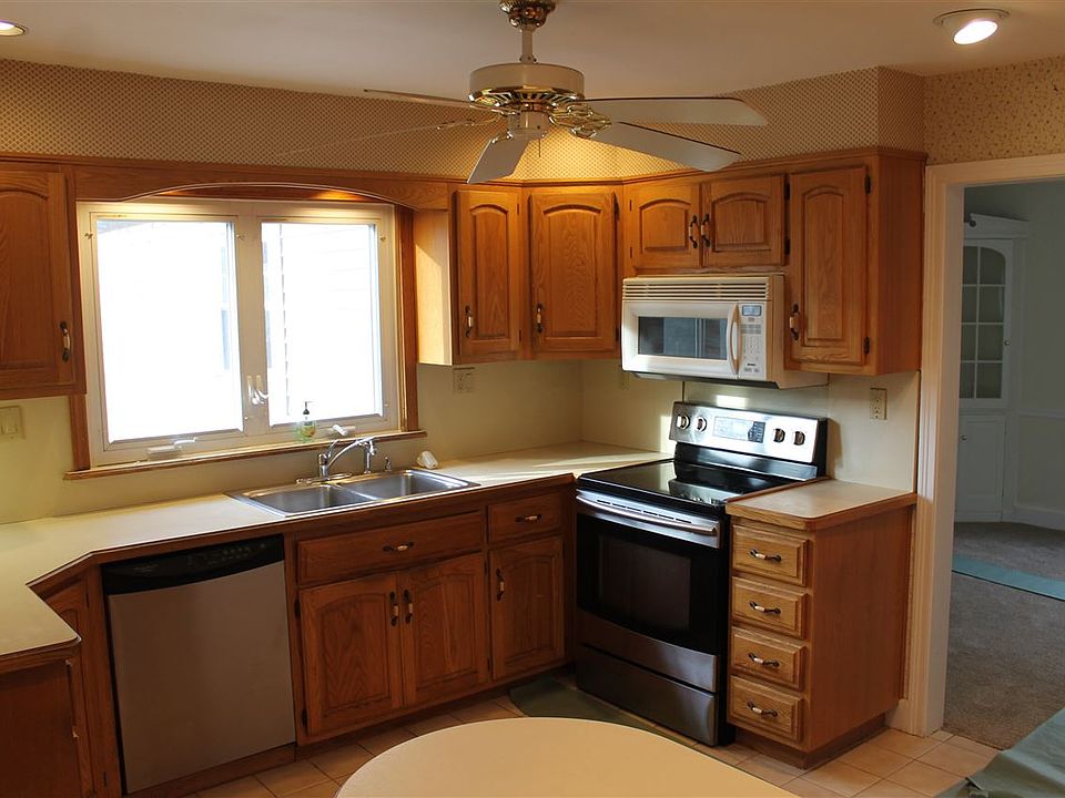 2nd image of 1549 Myron St