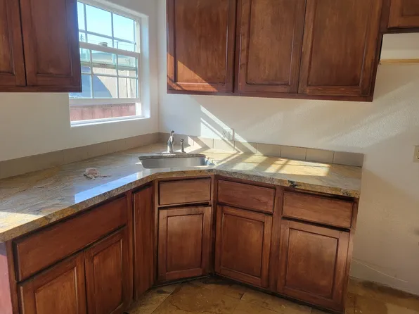 12241 Peach St, Lynwood, CA 90262