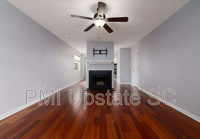 12 Hayfield Ln — Photo 3