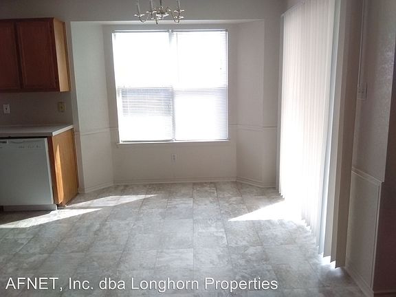 5th image of 4611 Chantz Dr