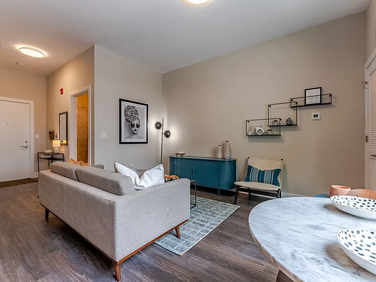 310 Madison Ave #201 — Photo 2