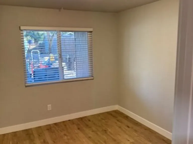 655 Rogue River Hwy — Photo 10