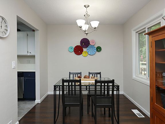 4th image of 24 River Woods Ln