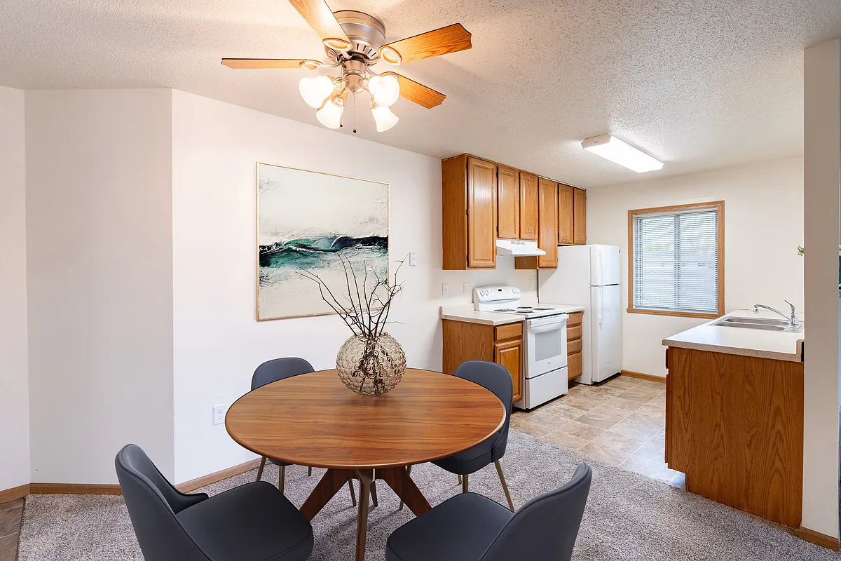 Fargo, ND Oxford Apartments | 21B | Dining - Oxford