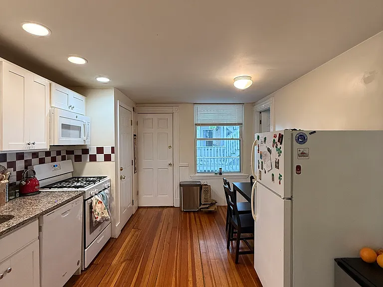 738 E 6th St #2 — Photo 4