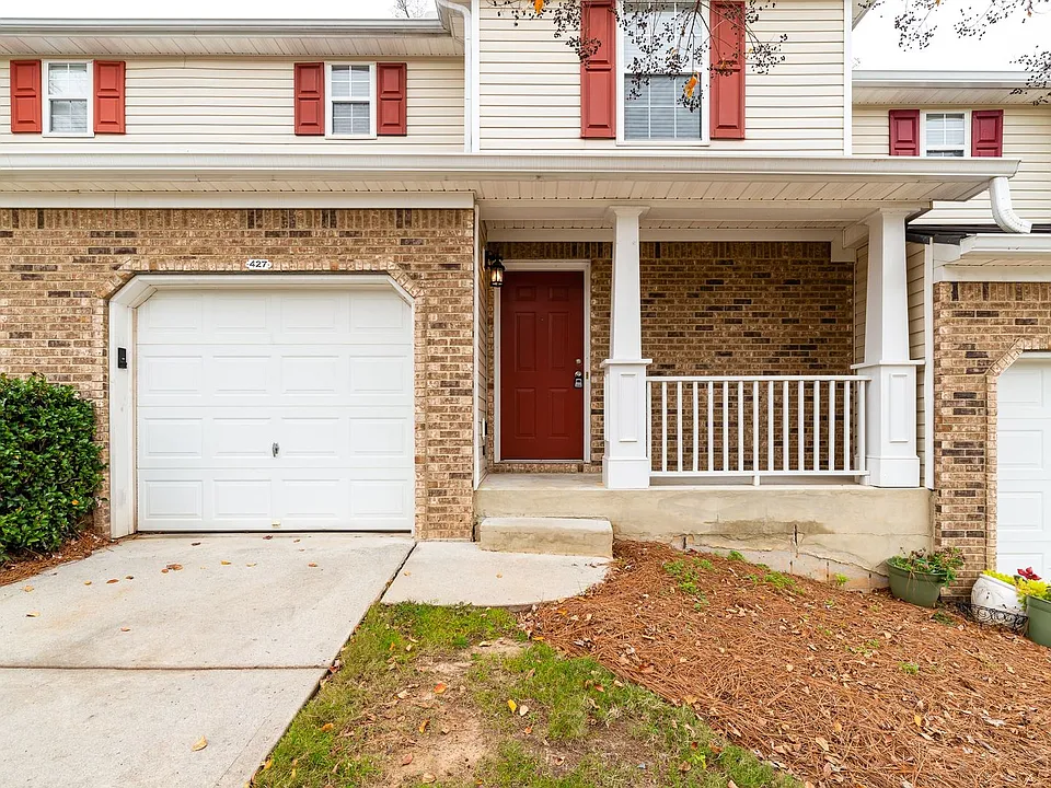 427 Red Coat Ln
