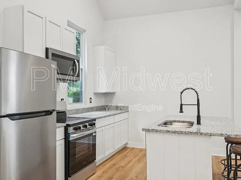 941 King Ave — Photo 6