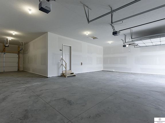 4th image of 21607 K St