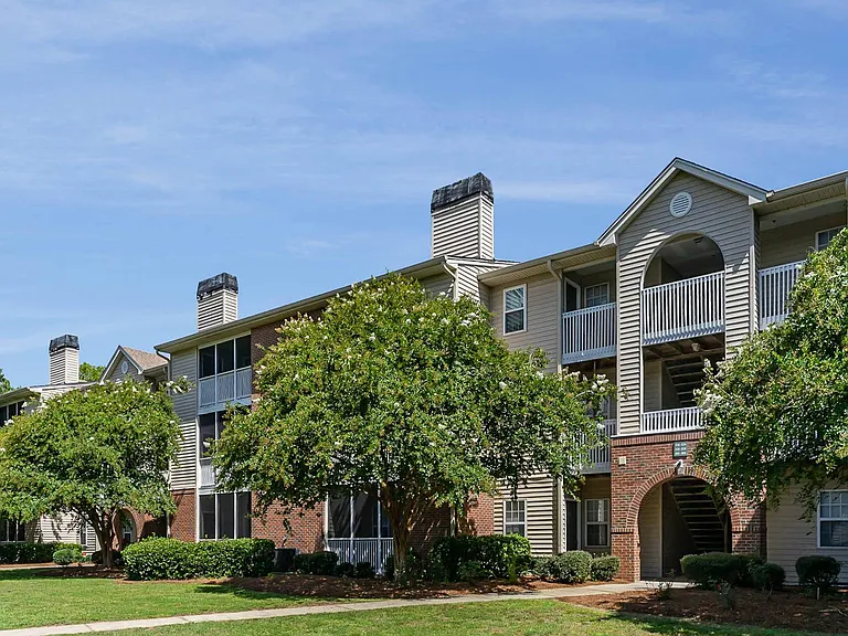 Litchfield Oaks Apartments — Photo 33