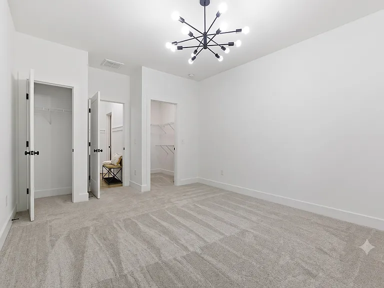 916 Waterview Dr — Photo 2