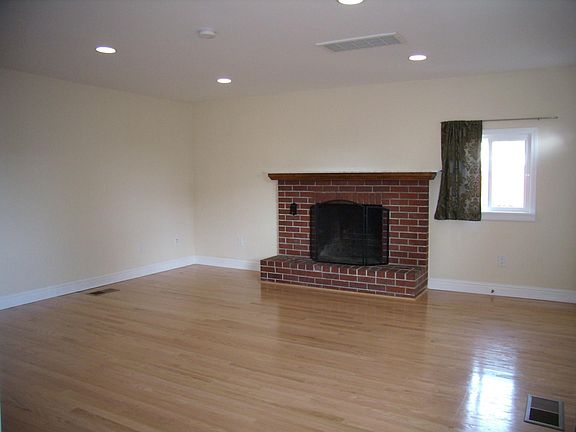 5th image of 25000 Alameda St