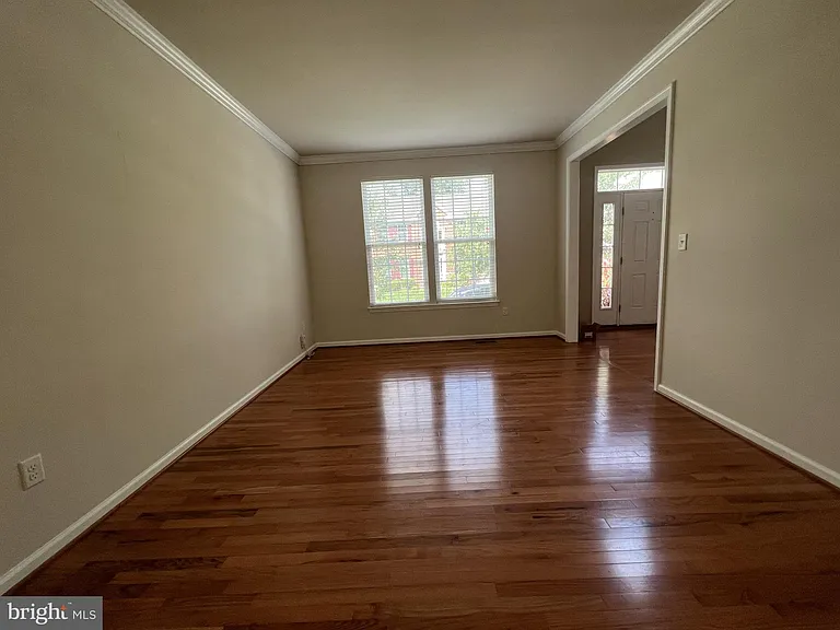 4511 Nightingale Ct — Photo 6