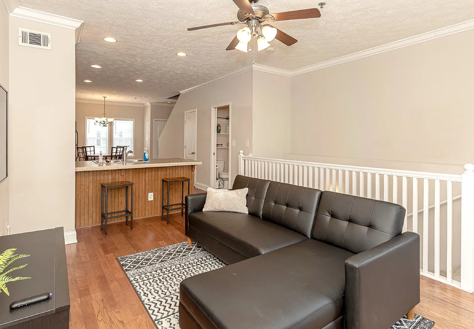 611 Peach St — Photo 4