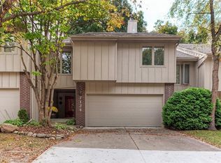 7124 Hickory Ln, Urbandale, IA 50322