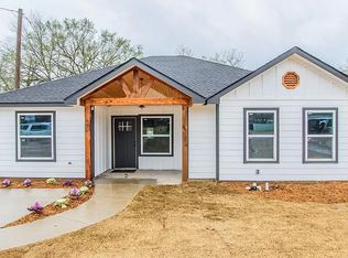 810 W Coffin St, Denison, TX 75020