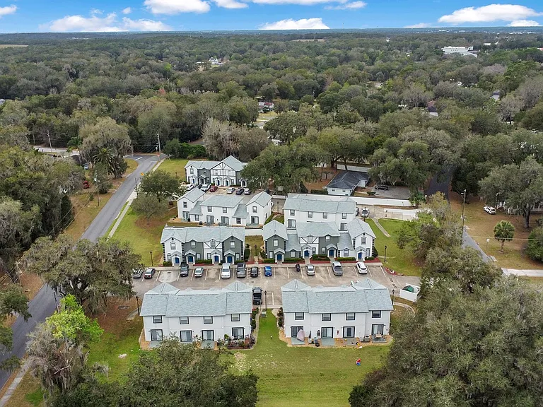 Village Park Townhomes | 2 & 3 Bedroom Apartments in Lady Lake, FL — Photo 19