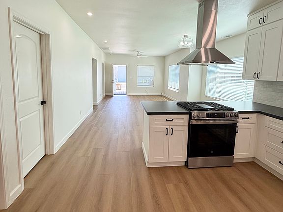 5th image of 4701 Elm St