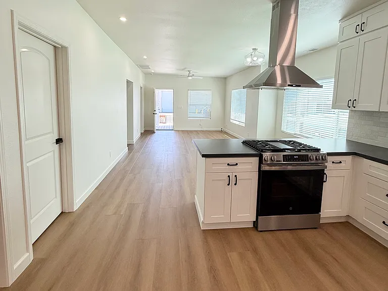 4701 Elm St — Photo 5