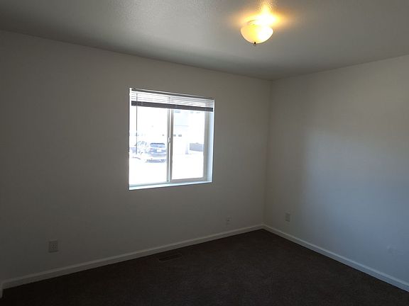 5th image of 1240 Newlands Dr W APT 1