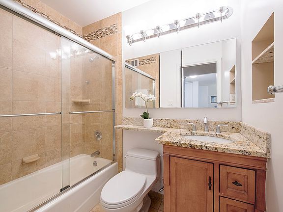 5th image of 61 W 62nd St APT 14N