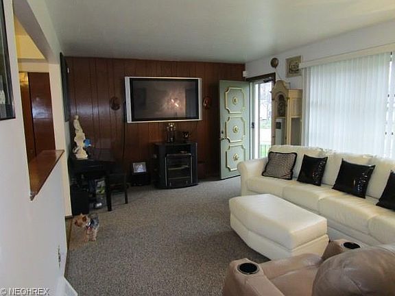 5th image of 957 Rosewood Dr