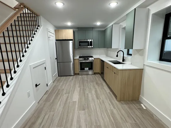 59 Waverly Street image 3 of 11