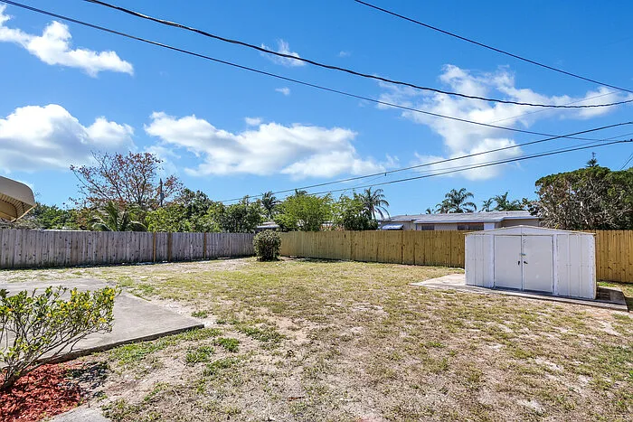 2639 NE 4th Ct — Photo 17