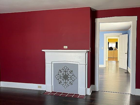 Living room & hallway 