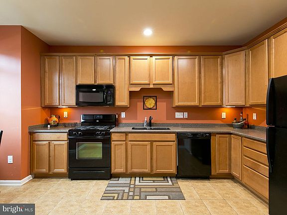 3rd image of 217 Kintyre Ln