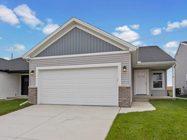 4 Megan Ct, Bloomington, IL 61705