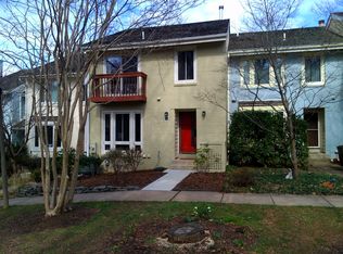 2004 Chadds Ford Dr, Reston, VA 20191