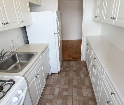 4th image of 6561 Saunders St #4R