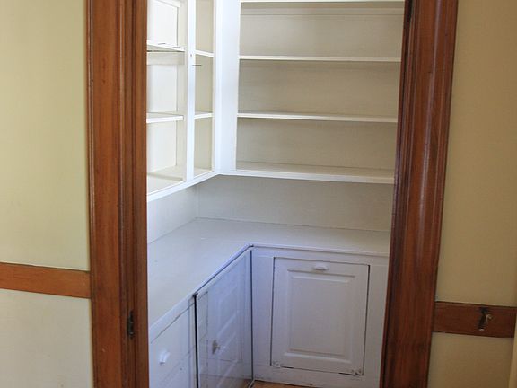 Walk in pantry