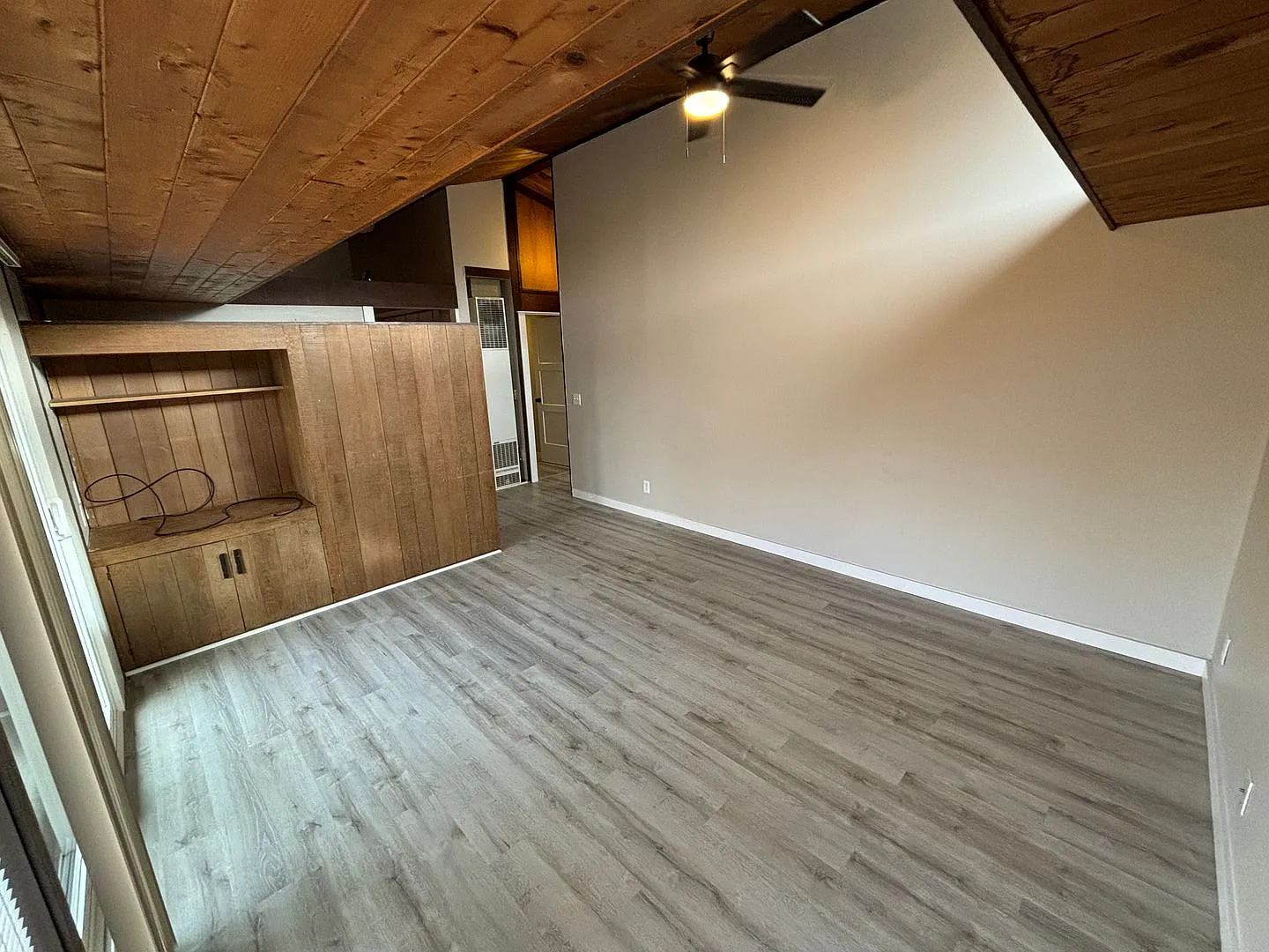 1208 Birch Ave 1-8 — Photo 2