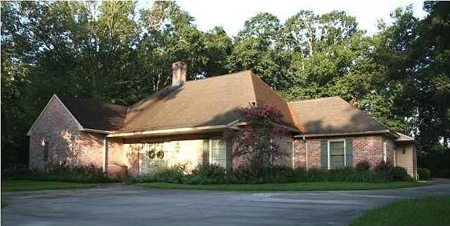 1st image of 127 Wisteria Dr