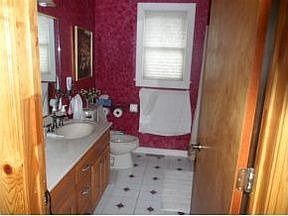1st image of 15 Hoffman Dr