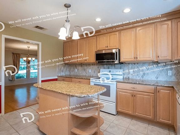 4th image of 11146 Pinehurst Dr