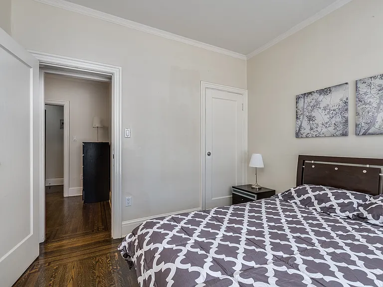 935 Jervis St — Photo 50