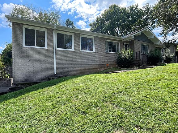 3rd image of 8200 Fox Run Ln