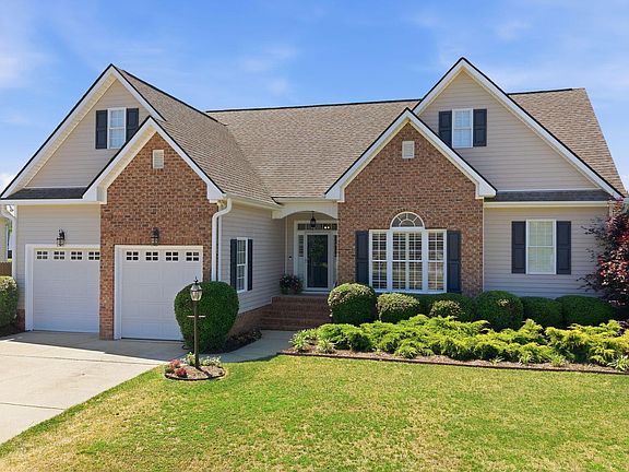 4th image of 3705 Gloucester Drive W