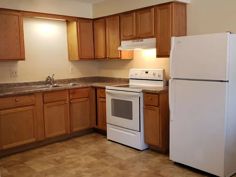 295 Hoyt Ave E #2LOWER — Photo 1