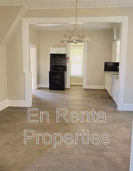 1217 Clinton Ave — Photo 4