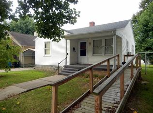 213 6th St, Carmi, IL 62821