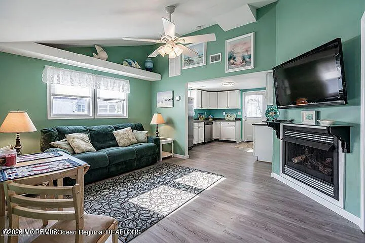 1 bed, 810 sqft, $1,600 — Photo 3