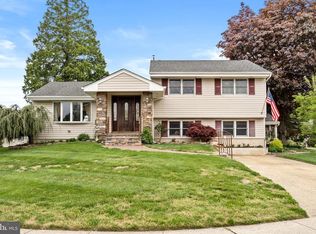 2 Dailey Dr, Hamilton, NJ 08620