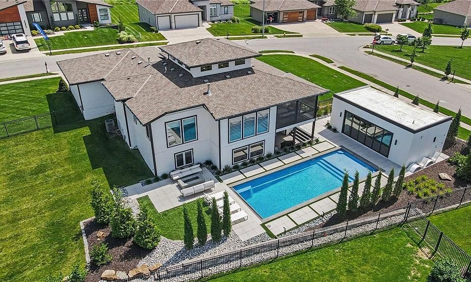 1st image of 2131 NW Palisades Dr