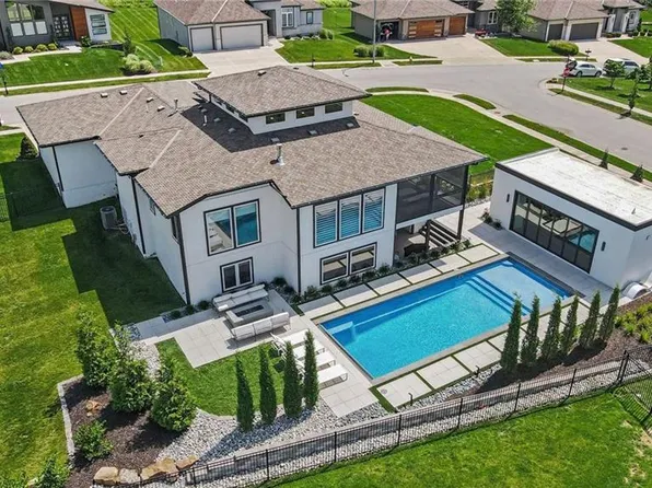 2131 NW Palisades Dr, Riverside, MO 64150