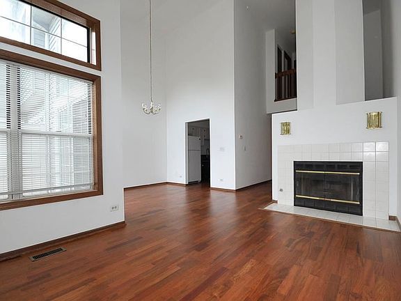 3rd image of 1266 S Parkside Dr
