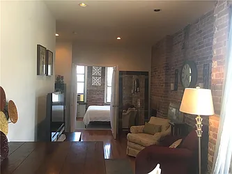 Rented by R New York