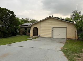 206 Green Meadows St, Converse, TX 78109